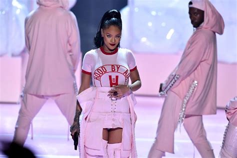 Watch Rihannas Opening Performance At The 2016 Mtv Vmas Idolator