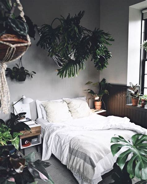 Épinglé par Coline M sur ROOM | Plante chambre, Déco ... We gathered these minimalist bedrooms to inspire you to jump on this zen trend.