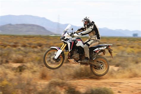 The honda africa twin is a premium adventure bike with an optional automatic gearbox and is powered by a euro 4 compliant liquid cooled 998 cc parallel twin engine, producing 93.9 bhp at 7,500 rpm and maximum torque at 6,000 rpm. Honda Africa Twin Review | Elves, Unicorns and Braai
