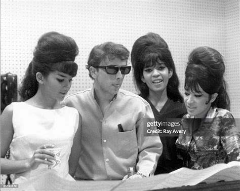 Photo Of Phil Spector W The Ronettes News Photo Getty Images