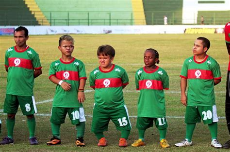 We would like to show you a description here but the site won't allow us. Une équipe de football composée de nains - LeBabi.net
