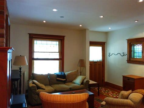 You'll need two gallons plus a can of primer if you're going with a lighter color. How much does it cost to paint my living room in Toronto ...