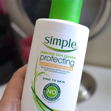 Aquaheart Simple Protecting Light Moisturizer With Spf 15