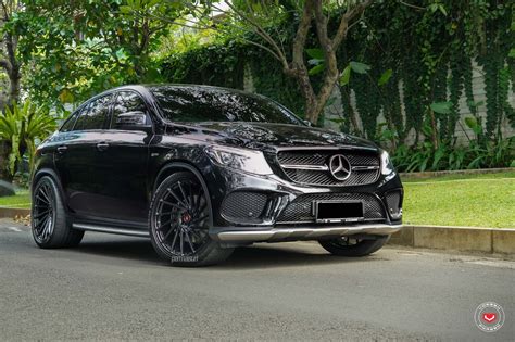 Stylish Multispoke Wheels Enhancing Black Mercedes Gle — Gallery