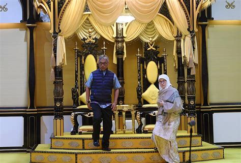 Yang mulia tengku ahmad ismail muadzam shah ibni tengku abdullah. Sultan Abdullah naik takhta Pahang esok | Astro Awani