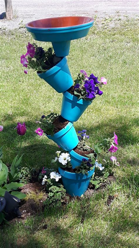 Pin By Sarah Rust On Garden Topsy Turvy Planter Outdoor Projects