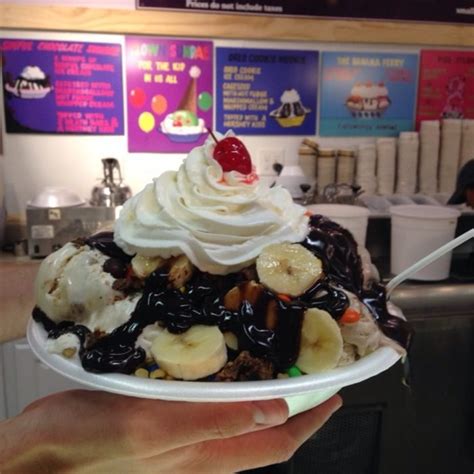 Mad Marthas Ice Cream Shop In Massachusetts Serves Enormous Portions