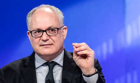 Gualtieri su ve toprak manzaralarıyla çevrilidir. Ecco le misure del decreto ristori quater. Gualtieri: "Lo ...