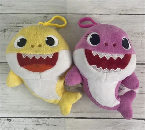 Pinkfong Baby Shark And Mommy Shark Plush Clip 6 Lot Of 2 £711