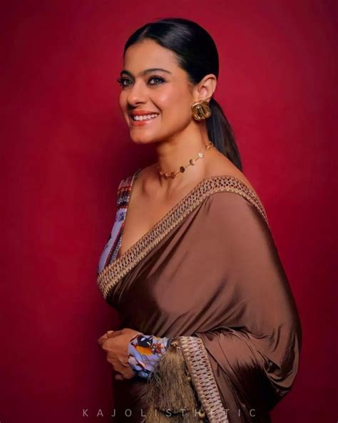 Saris Shows Off Her Curves Rkajoldevgn