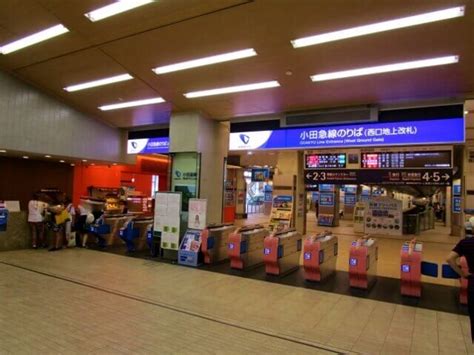 Share the world's most popular and beautiful girls every day. 小田急線新宿駅構内「ロマンスカーカフェ」特急を眺めながら ...