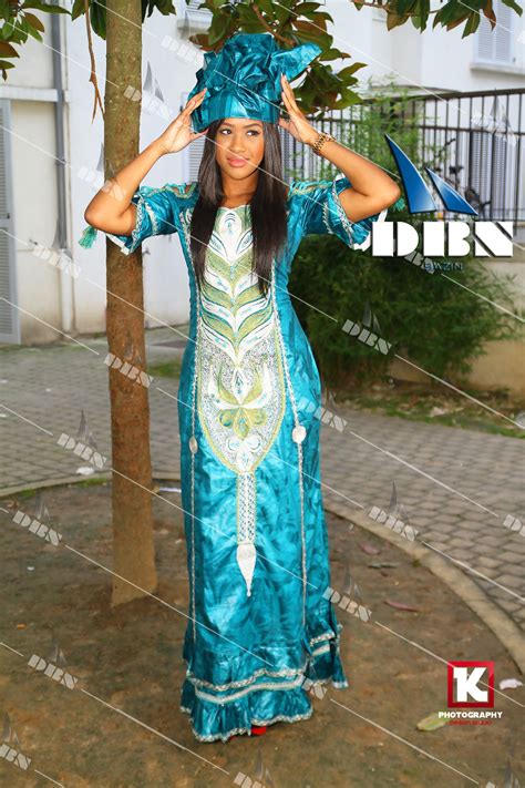 Vêtement africaine style sénégalaisecréatrice d'accessoire de mode et attache de foulard;chapeaux de mariage afrodisiac foulard vous habille du tête au pied. Épinglé sur BINETTE