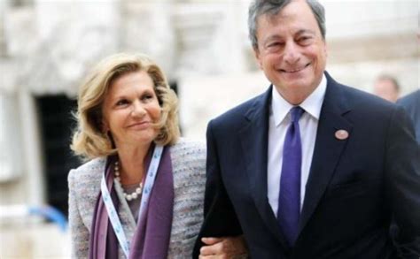 Né à rome en 1947, mario draghi a été nommé gouverneur de la bce (banque centrale européenne) par les 27 chefs d'etat et de gouvernement de l'union européenne (conseil. Mario Draghi Città Della Pieve / Draghi Di Pazienza E ...