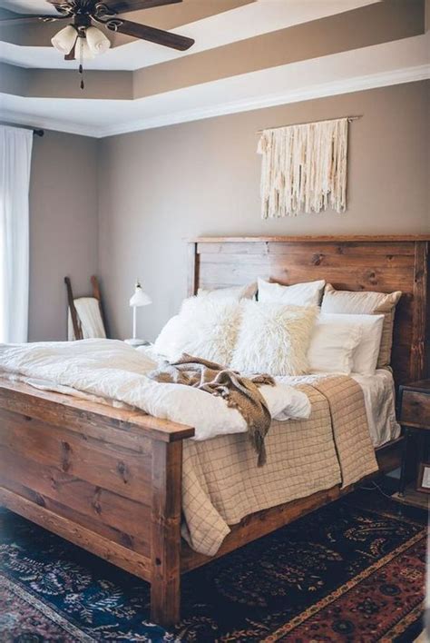 We offer a few styles, designs and made from different woods to meet your needs. 15 Comfortable and Homey Rustic Bedroom Ideas - decoratoo