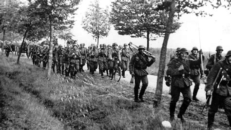 Der zweite weltkrieg kann in 3 phasen eingeteilt werden. Zweiter Weltkrieg: Warum Hitler Polen im September 1939 ...