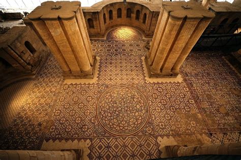 Historia Y Arqueología Autoridades Palestinas Dan A Conocer Un Enorme Mosaico En El Palacio