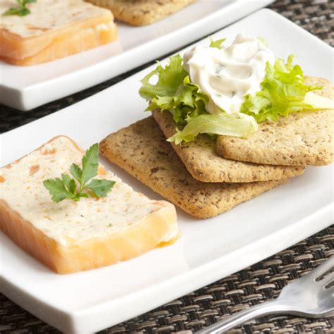 Moelleuse et fraîche en bouche elle convient parfaitement pour les journées ensoleillées. Recette Pain de poisson au Cookeo