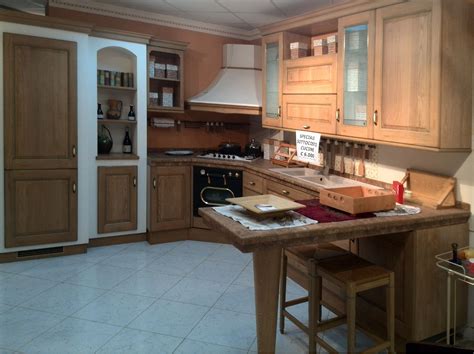 Cucine su misura, potrete trovare delle interessantissime offerte e promozioni su tantissime cucine, potrete realizzare la vostra zona cucina. Cucina Scavolini Belvedere muratura scontato del -67 % ...