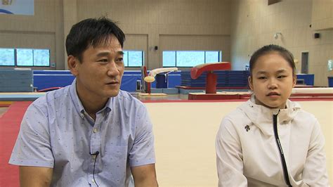 그의 딸 여서정 또한 체조선수로 활동. 취재파일 도쿄올림픽 희망 쏜 '도마 요정' 여서정 | SBS 뉴스