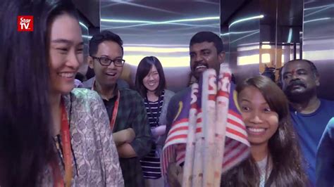 It's friday and we're dropping a very malaysian exclusive music video! #RaiseTheFlagMY:Jalur Gemilang & Saya Anak Malaysia mashup ...