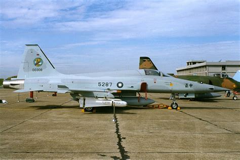 The aircraft took its maiden flight on 11 august 1972 and entered into service in 1975. 中華民國空軍不死老兵F-5E/F戰鬥機 - 軍事貼圖 - 軍事討論 - 香港討論區 Discuss.com.hk ...