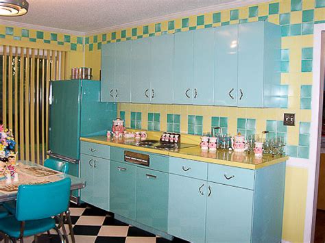 Inspirational pictures and images of kitchens of retro style kitchens from 1930s, 1940s, 1950s and 1960s. Call the Midwife: 1950s Interior Design | Rated People Blog
