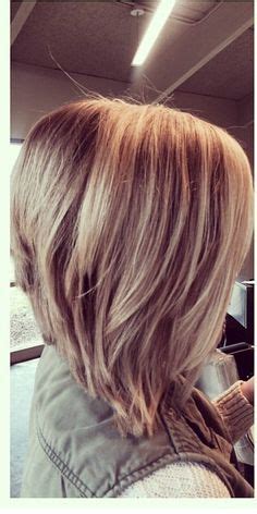 In these a line hair styles, the lines are well defined, giving the natural hairline a genuine lift up, and with the transition to skin fade hairstyles, the hard lines and tapering, are juxtaposed. A line stacked bob | Klippningar, Frisyrer, Hår och skönhet