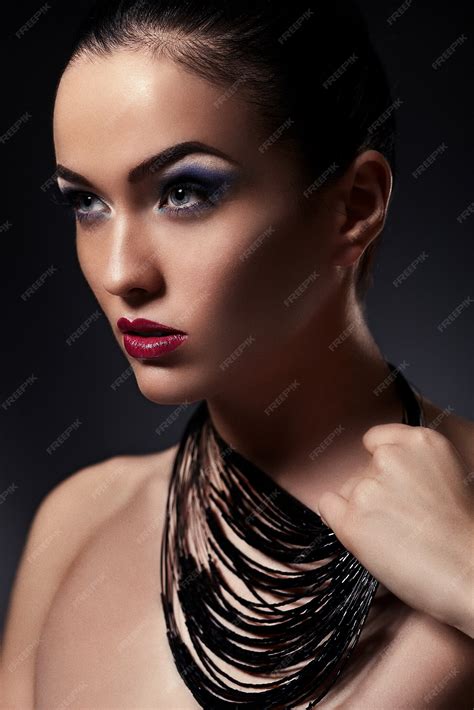 Alta Moda Lookglamor Closeup Retrato De Hermosa Sexy Elegante Morena