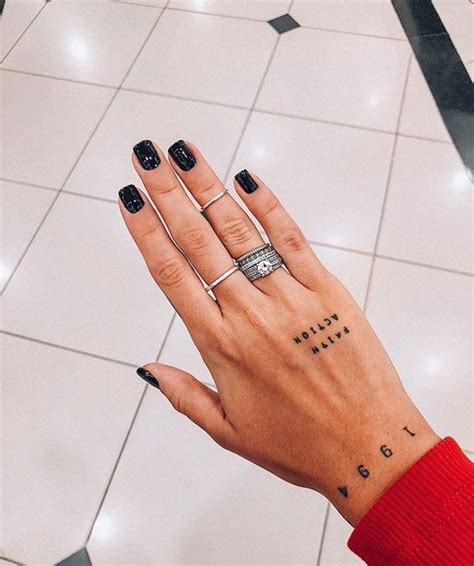 20 Tatuajes Pequeñitos Pero Bonitos Para Chicas Vanidosas Es La Moda