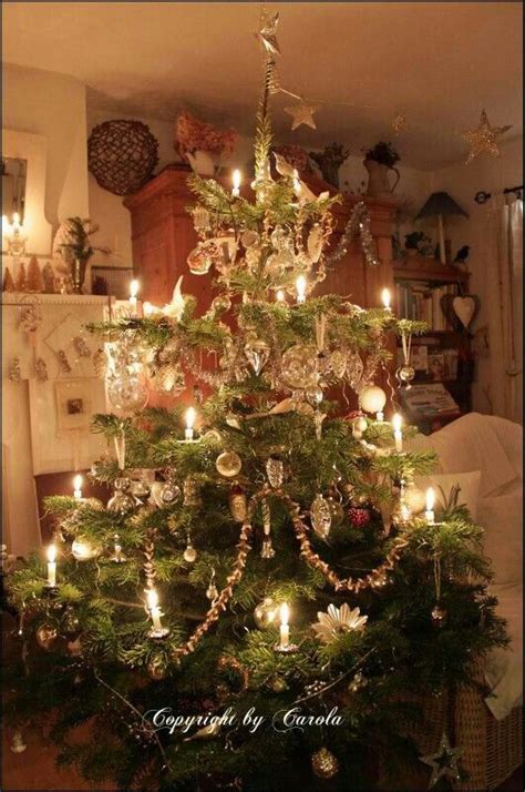 I have always wanted a tinsel or aluminum tree like this one from bella's rose need more christmas decorating inspiration? Vintage Christmas | Tree Decorations | La Boutique Vintage