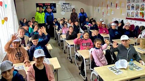 Mehmet Akif Ersoy İlkokulu nda Öğrencilere Polislik Mesleği Tanıtıldı