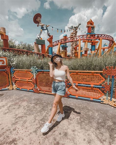 𝗯𝗿𝗼𝗼𝗸𝗲 𝗽𝗮𝗿𝗿𝗶𝘀𝗵’s Instagram Photo “andys Coming💫” Disney Poses Cute Disney Outfits Disney