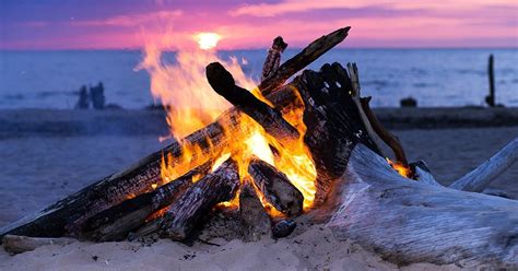 A Beach Bonfire Is A Ritual California Families Have Enjoyed For Years