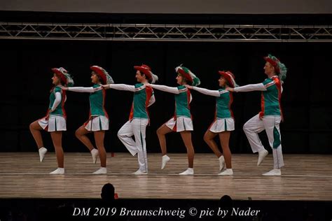 Der karnevalistische tanzclub alsdorfer tänzer (ktc) wird einmal mehr mit schwungvollen paartänzen und der garde begeistern und nicht nur die bühne, sondern auch die herzen der. KTC-Alsdorfer-Tänzer-2007 - Zechengarde