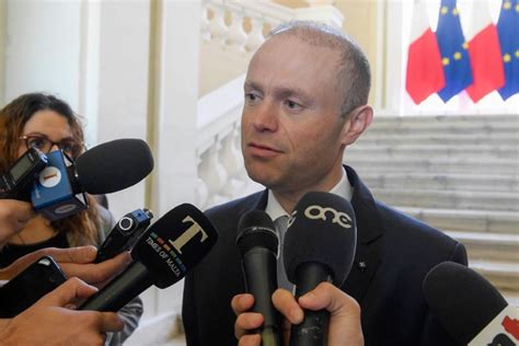Meurtre D Une Journaliste à Malte Le Premier Ministre Devrait Quitter Ses Fonctions En Janvier