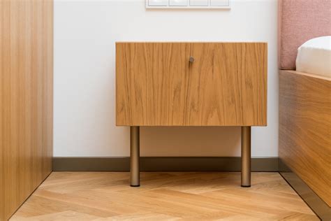 Möbliertes wohnen wird immer attraktiver und zeitgemäßer. No Architects: Wohnung in Dejvice Prag | Floornature