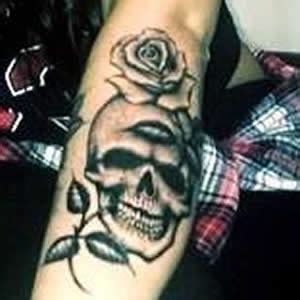 Jesy nelson has a tattoo on the inside of her right arm which says music is the strongest form of magic. this is a quote from marilyn manson. Little Mix's Jesy Nelson Rocks Awesome New Skull and Rose ...
