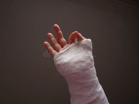 Verletzte Hand Mit Form Stockfoto Bild Von Verletzung 19071014