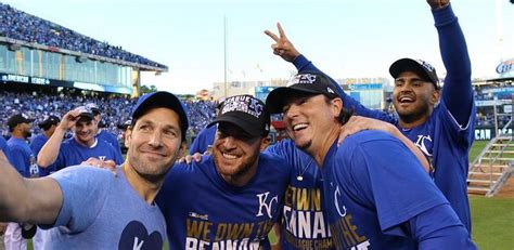 Ohhh You Know No Big Paul Rudd Is Just A Huge Royals Fan Kc