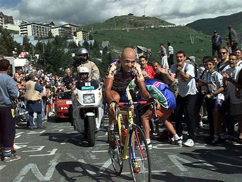 Marco pantani fu trovato senza vita il 14 febbraio 2004, nella sua stanza del residence 'le rose' a perché marco pantani è morto? The Accidental Death of a Cyclist - Marco Pantani ...