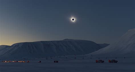 Selv om du må til kvitøya utenfor svalbard for å få med deg den totale solformørkelsen blir det lett å se. De neste totale formørkelser i Norge - Himmelkalenderen