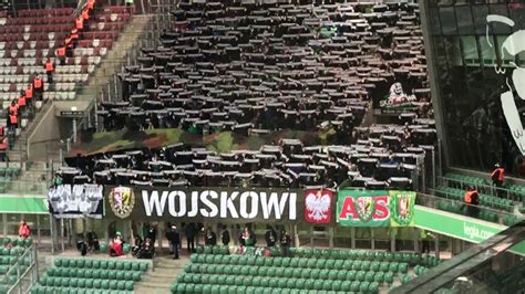 Jeżeli chcesz oglądać inne fotografie w tej galerii zdjęć wróć do niej i wybierz inne zdjęcia. Legia - Śląsk. KIBICE ŚLĄSKA WROCŁAW - szaliki. 16.02.2018 ...