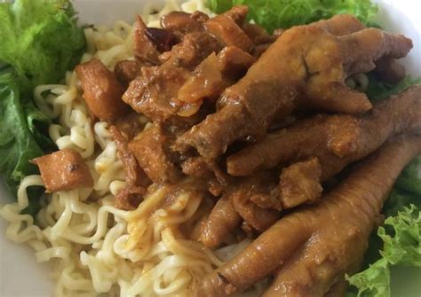 Dalam mengolah ayam, memang biasanya kita membuang bagian yang bisa dibilang kotor seperti ceker (kaki ayam) kelapa ayam dan usus. Resep Mie ayam ceker made by me oleh Titik - Cookpad