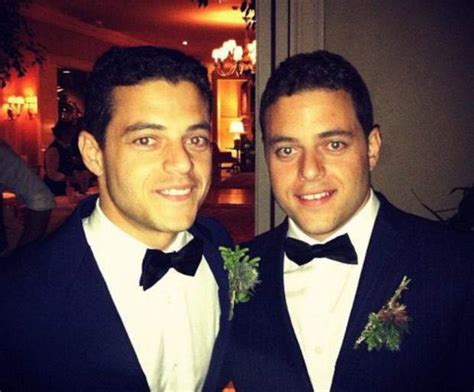 Rami first made the world aware of his twin in a 2015 interview on jimmy kimmel live!, where he recounted a time he. Double Trouble: 16 Celebrity Twins To Instantly Shock You! - onedio.co