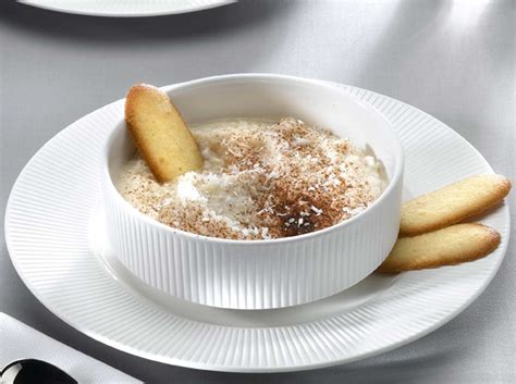 Dall'ottimo accostamento tra pere e cioccolato nasce una mousse crudista che vi lascerà senza parole. Mousse di Pere al Cacao | Cotto e Crudo - cottoecrudo.it
