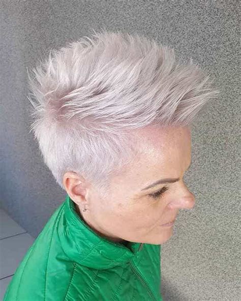 50 Short Haircuts For Women Over 60 That Youll Love Dezayno