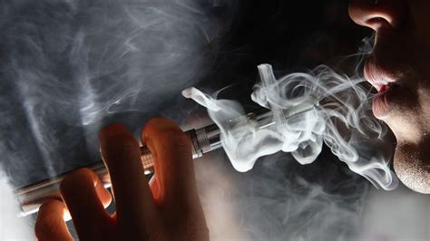 La enfermedad pulmonar por vapeo podría ser causada por humos tóxicos