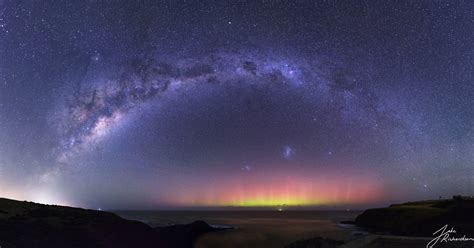 Aurora Australis Aka The Southern Lights Under The Milky Way Astronomy