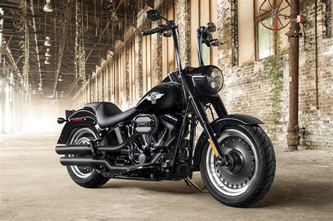 Designed to move naturally with the body, the comfort action back features large stretch panels on the inside of the jacket and across the back of the. 2016 Harley-Davidson Fat Boy S Is Only Available in Black ...