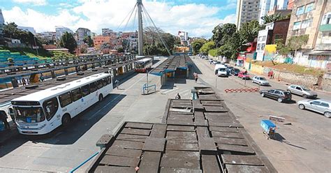 Linha 0903 Lapa x Boca do Rio tem ponto de ônibus da Estação da Lapa